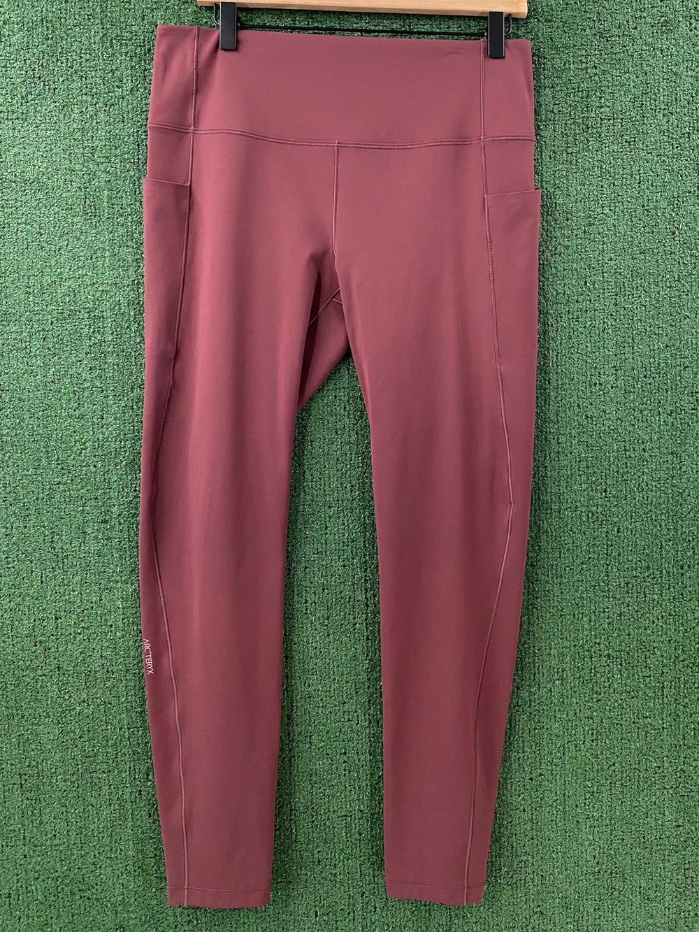 Arc'teryx Essent Jupiter Burgundy High Rise Leggings Women’s Size 14